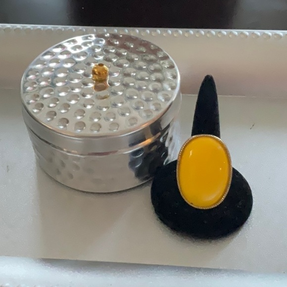 LEMON YELLOW OVAL STATEMENT RING - Picture 1 of 3